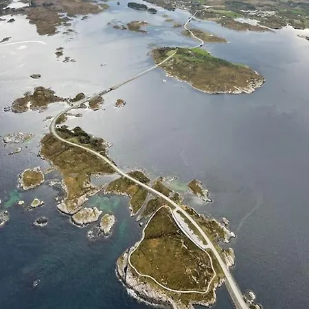 Storlauvoya The Atlantic Ocean Road * Kårvåg